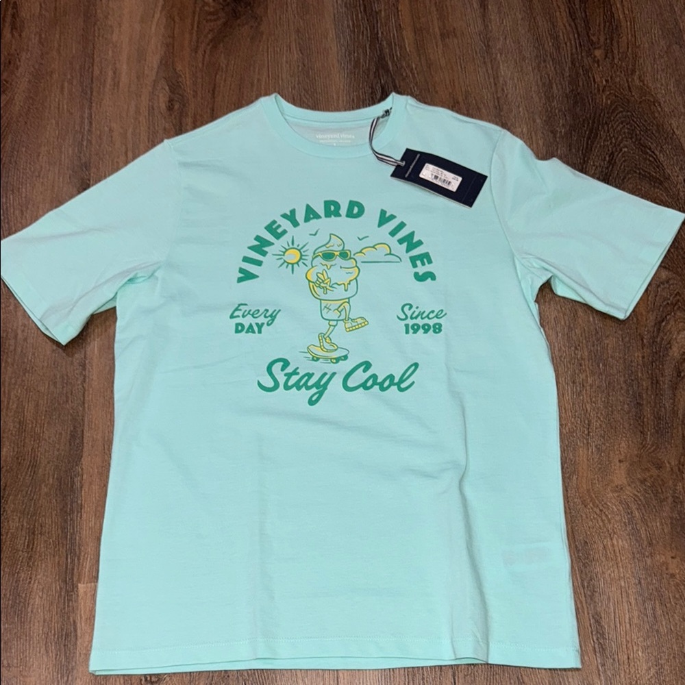 New with Tag Vineyard Vines Aqua Graphic Tee